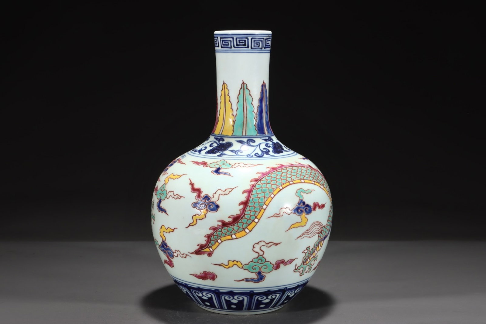 A Rare Wucai Auspicious Cloud and Dragon Pattern Vase - 5