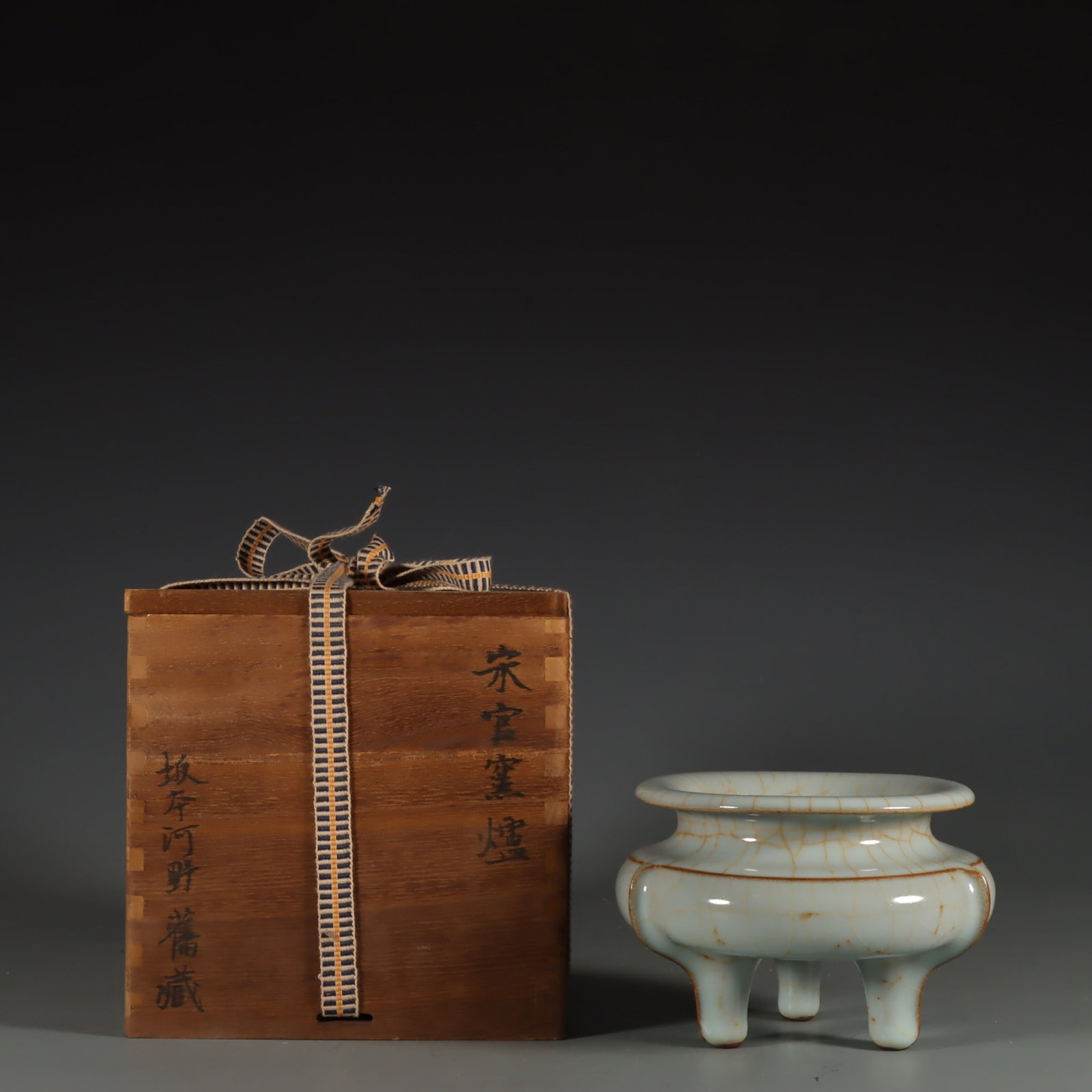An Exquisite Guan yao White Glazed Tripod Censer: An Exquisite Guan yao White Glazed Tripod Censer,Song Dynasty,China,Size:3.5inx5.5in 官窑白釉三足香炉,中国宋代