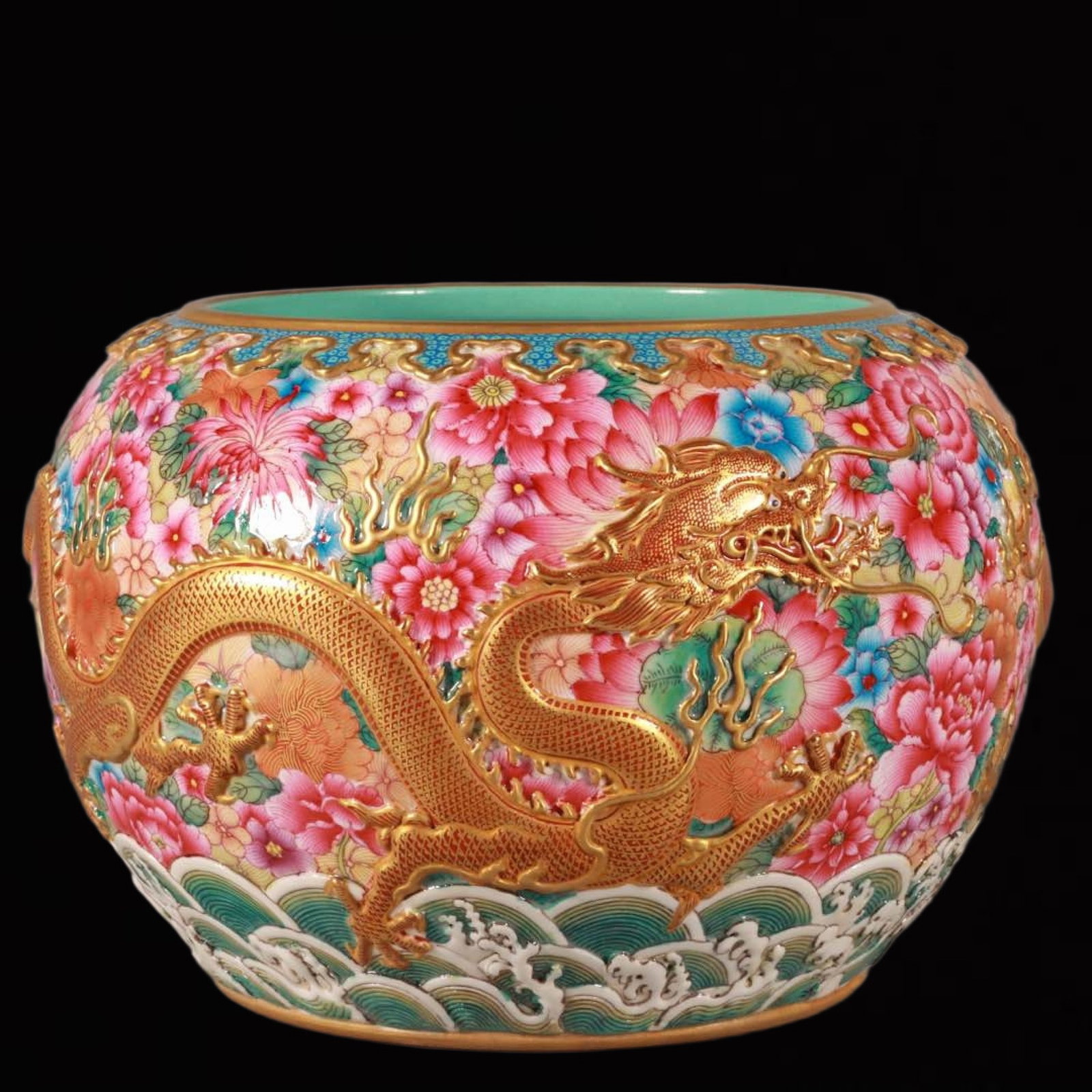 An Exquisite Enamel Painted Gold Flower and Dragon Pattern Brush Washer: An Exquisite Enamel Painted Gold Flower and Dragon Pattern Brush Washer,Qing Dynasty,China,Qianlong Six-character Mark,Size:4.3inx6.3in 珐琅彩描金花卉龙