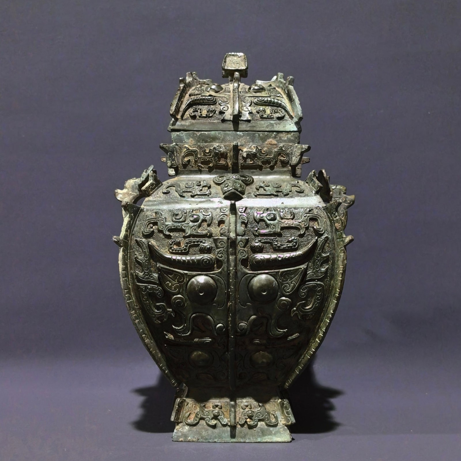 An Archaic Bronze Taotie Pattern Double-Ears Food Vessel: An Archaic Bronze Taotie Pattern Double-Ears Food Vessel,Shang and Zhou Dynasty, China,Size:11.8inx7.5inx6.3in,Weight:4kg 中国商周时期饕餮纹༡