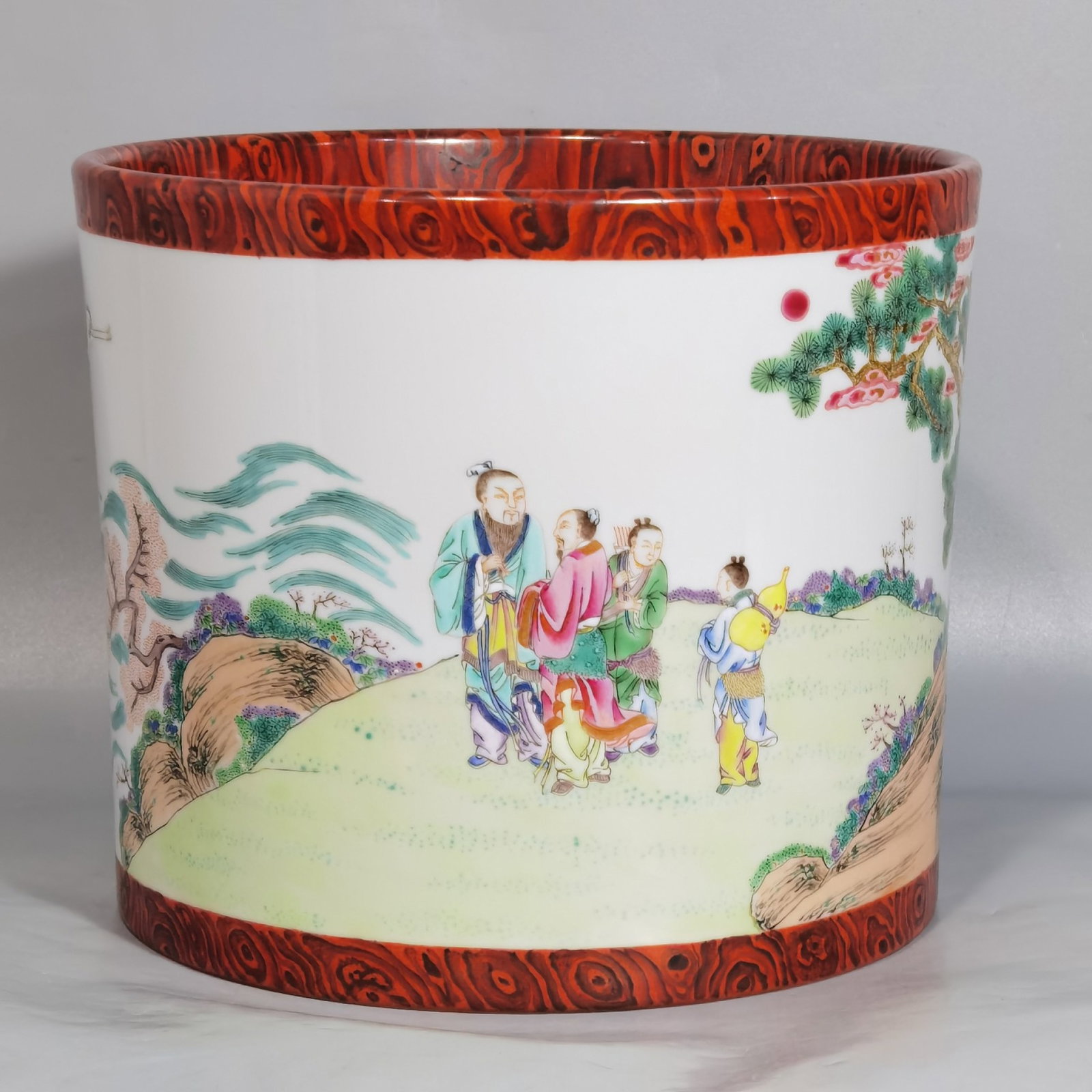 An Exquisite Imitation Wood Grain Glazed Famille-Rose Character and Story Pattern Jar: An Exquisite Imitation Wood Grain Glazed Famille-Rose Character and Story Pattern Jar,Qing Dynasty,China,Yongzheng Six-character Mark,Size:7.6inx6.4in 木纹釉粉彩人&