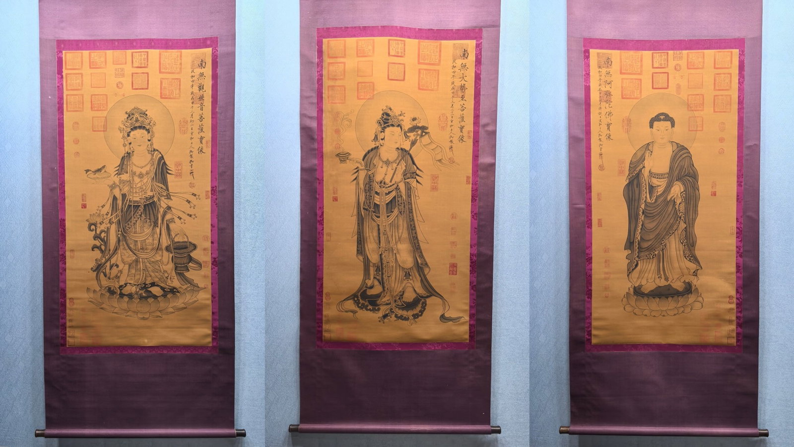 A Set of Chinese Vertical Scroll Ink Painting of Figure on Silk: A Set of Chinese Vertical Scroll Ink Painting of Figure on Silk,Song Huizong,Size:27.2inx55in 一套中国水墨绢本人物画立轴,&