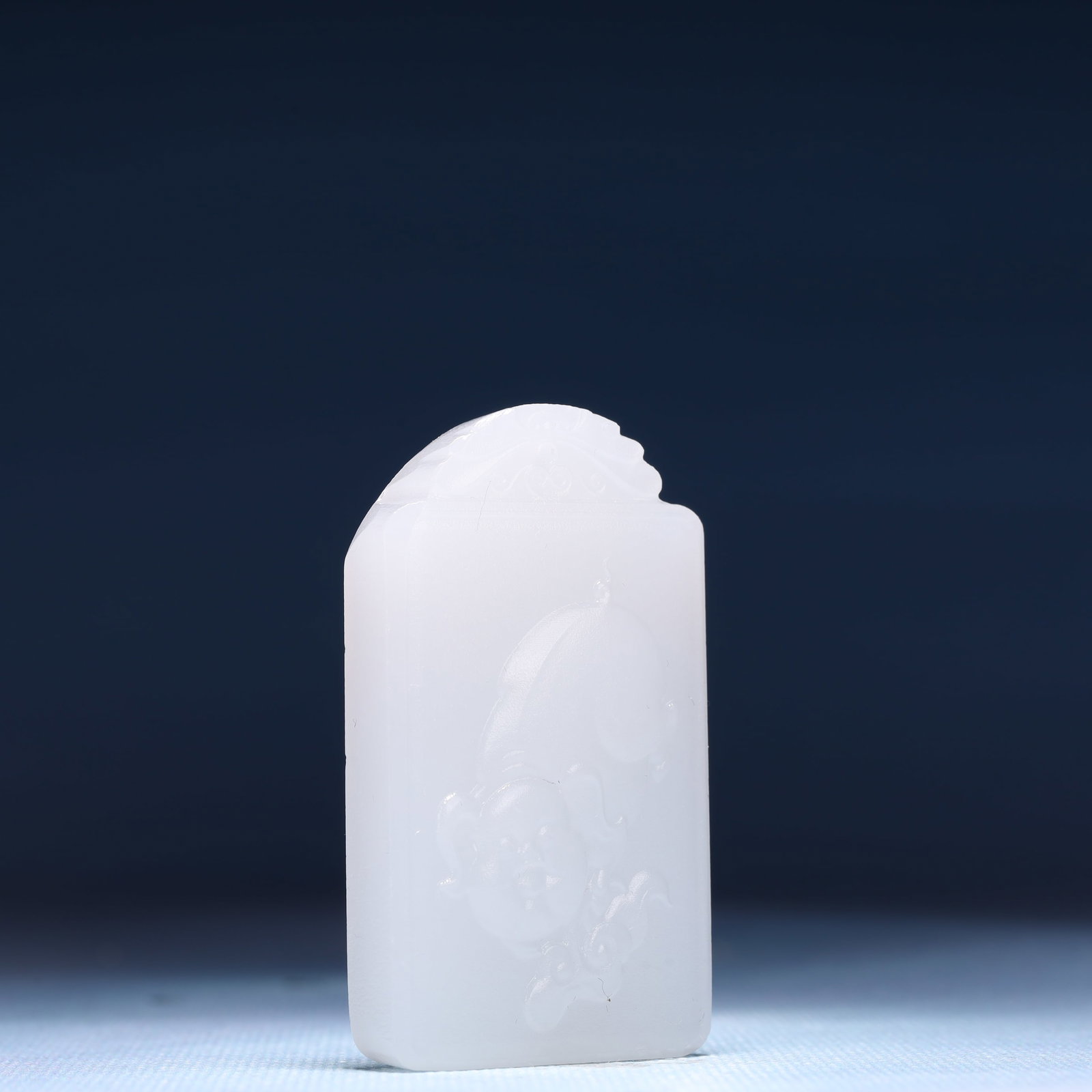 An Exquisite White Jade Pig Pattern Pendant - 3