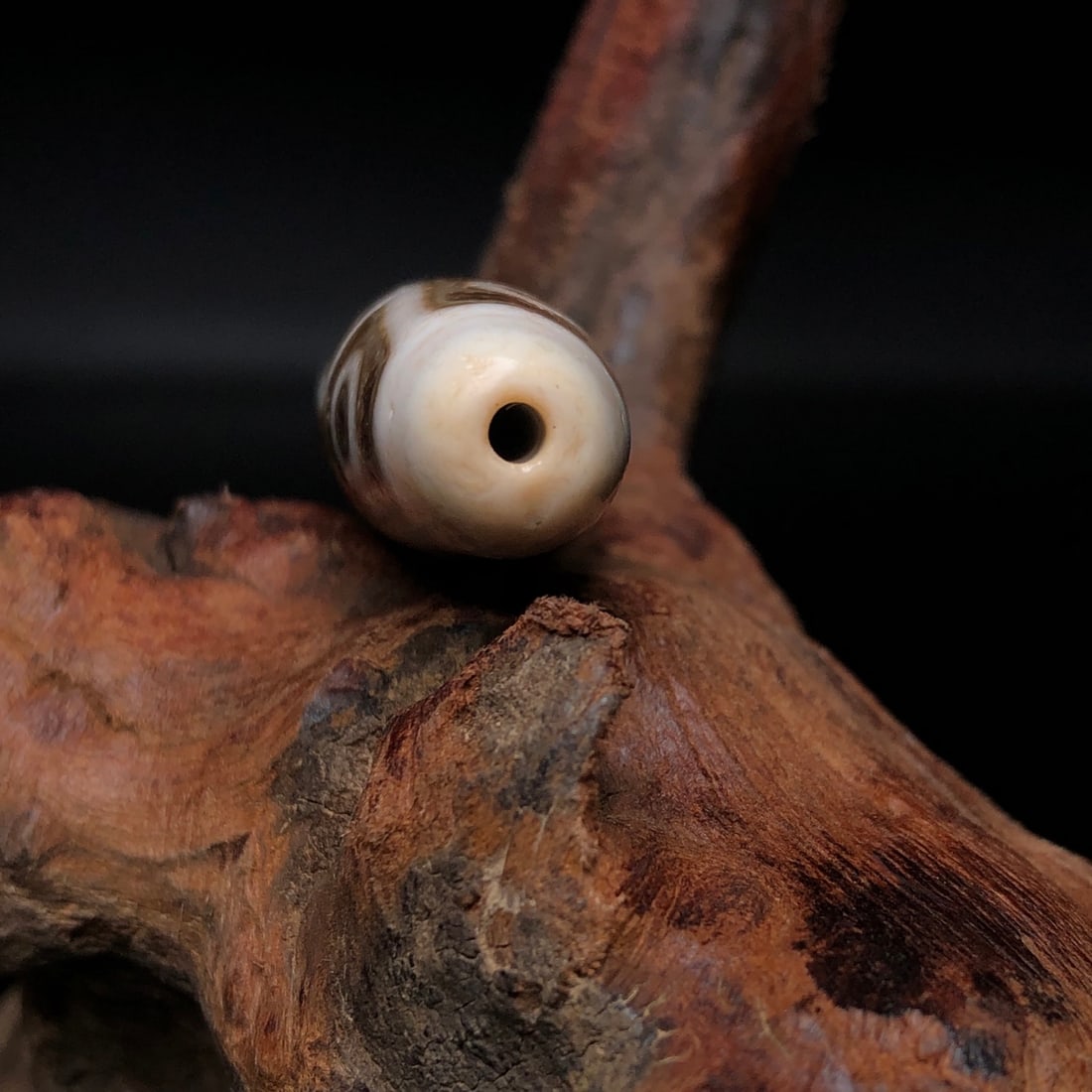 An Exquisite Dzi Bead Pendant - 8