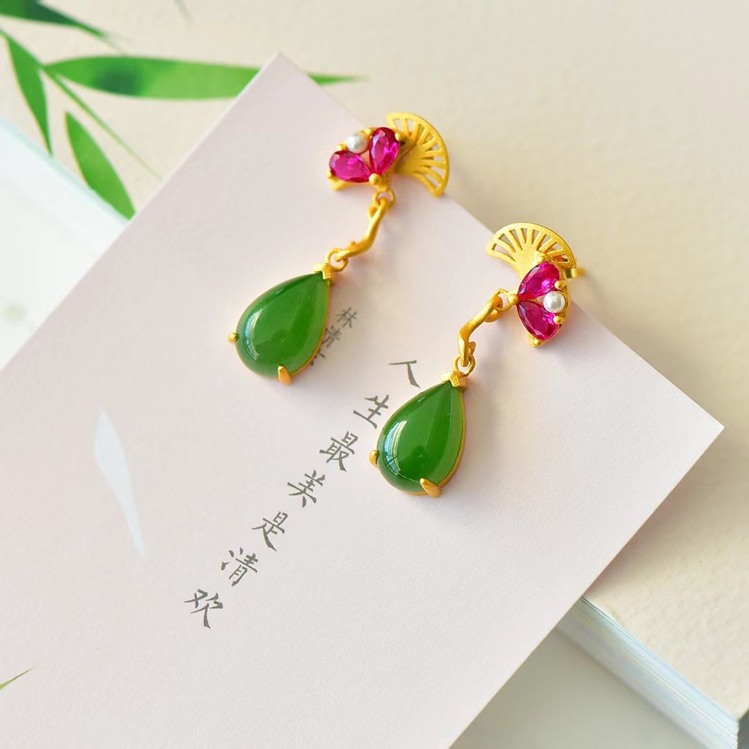 A Pair of Exquisite Sterling Silver-Gold Plated Inlaid Jasper Earrings,Inlaid Diamond: A Pair of Exquisite Sterling Silver-Gold Plated Inlaid Jasper Earrings,Inlaid Diamond 一对纯银镀金镶碧玉耳环,嵌钻石