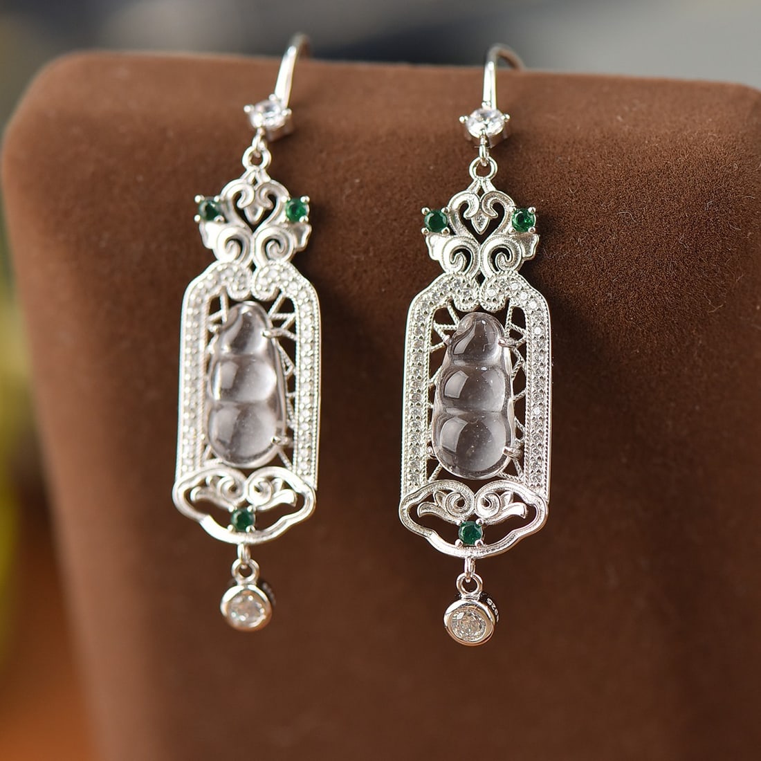 A Pair of Exquisite Sterling Silver Inlaid White Jade Earrings,Inlaid Diamond: A Pair of Exquisite Sterling Silver Inlaid White Jade Earrings,Inlaid Diamond,Size:0.2inx0.6in 一对纯银镶白玉耳环,嵌钻石
