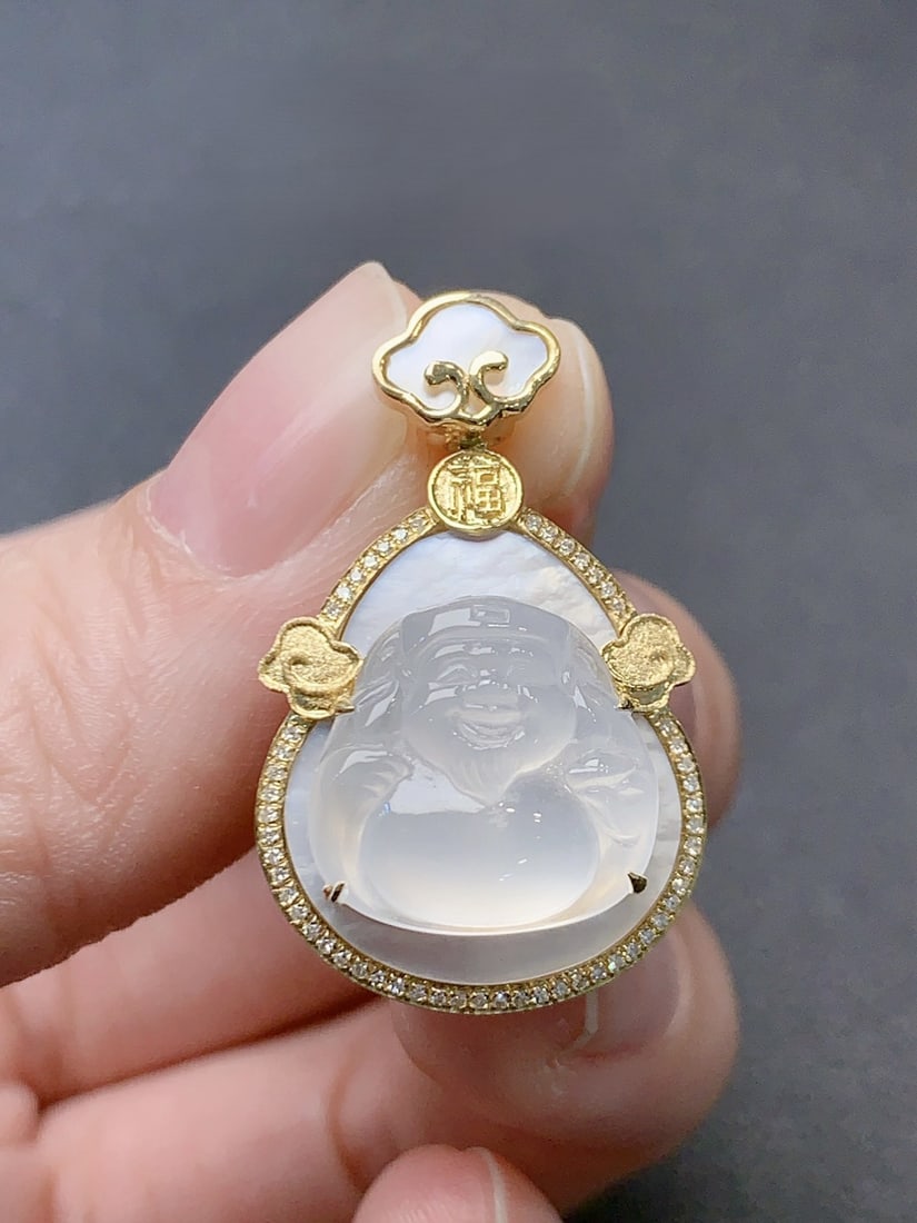An Exquisite 18k Gold Diamond Inlaid Jadeite Pendant: An Exquisite 18k Gold Diamond Inlaid Jadeite Pendant,Size(Loose Stone):0.5inx0.5inx0.2in 18k金钻镶嵌翡翠吊坠