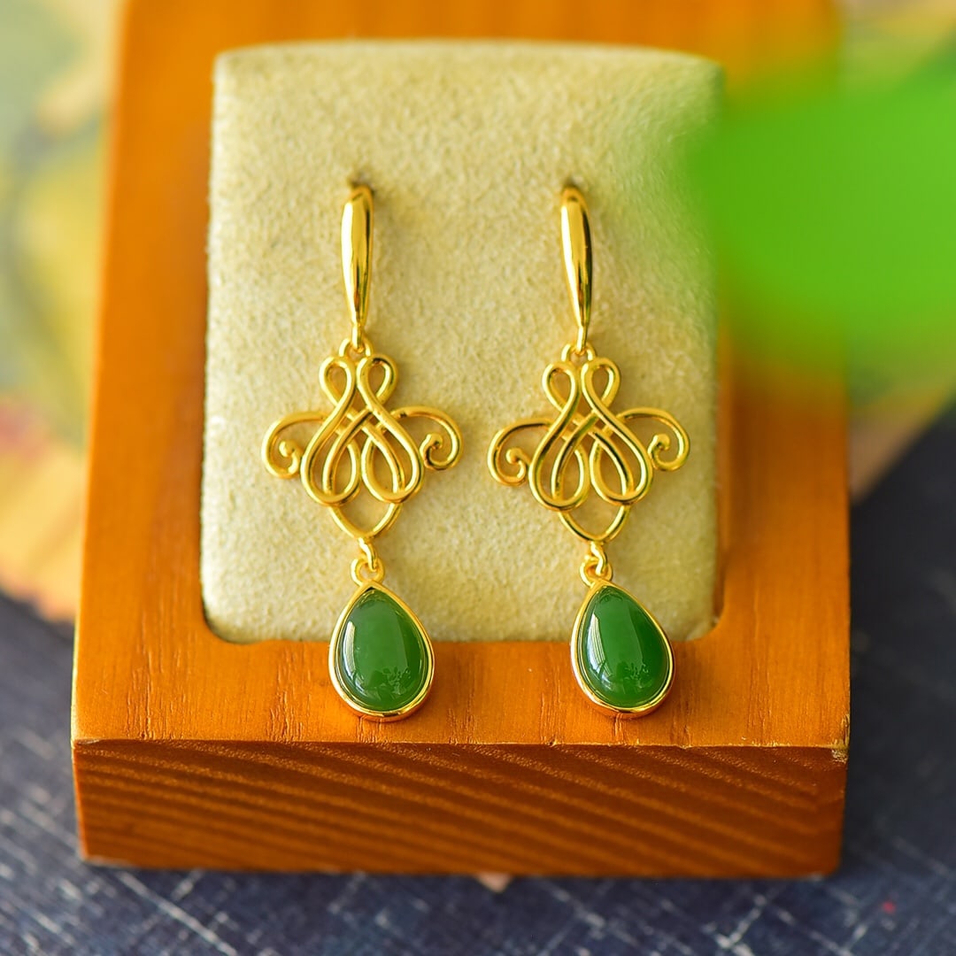 A Pair of Exquisite Sterling Silver-Gold Plated Inlaid Jasper Earrings: A Pair of Exquisite Sterling Silver-Gold Plated Inlaid Jasper Earrings,Size:0.6inx1.6in 一对纯银镀金镶碧玉耳环