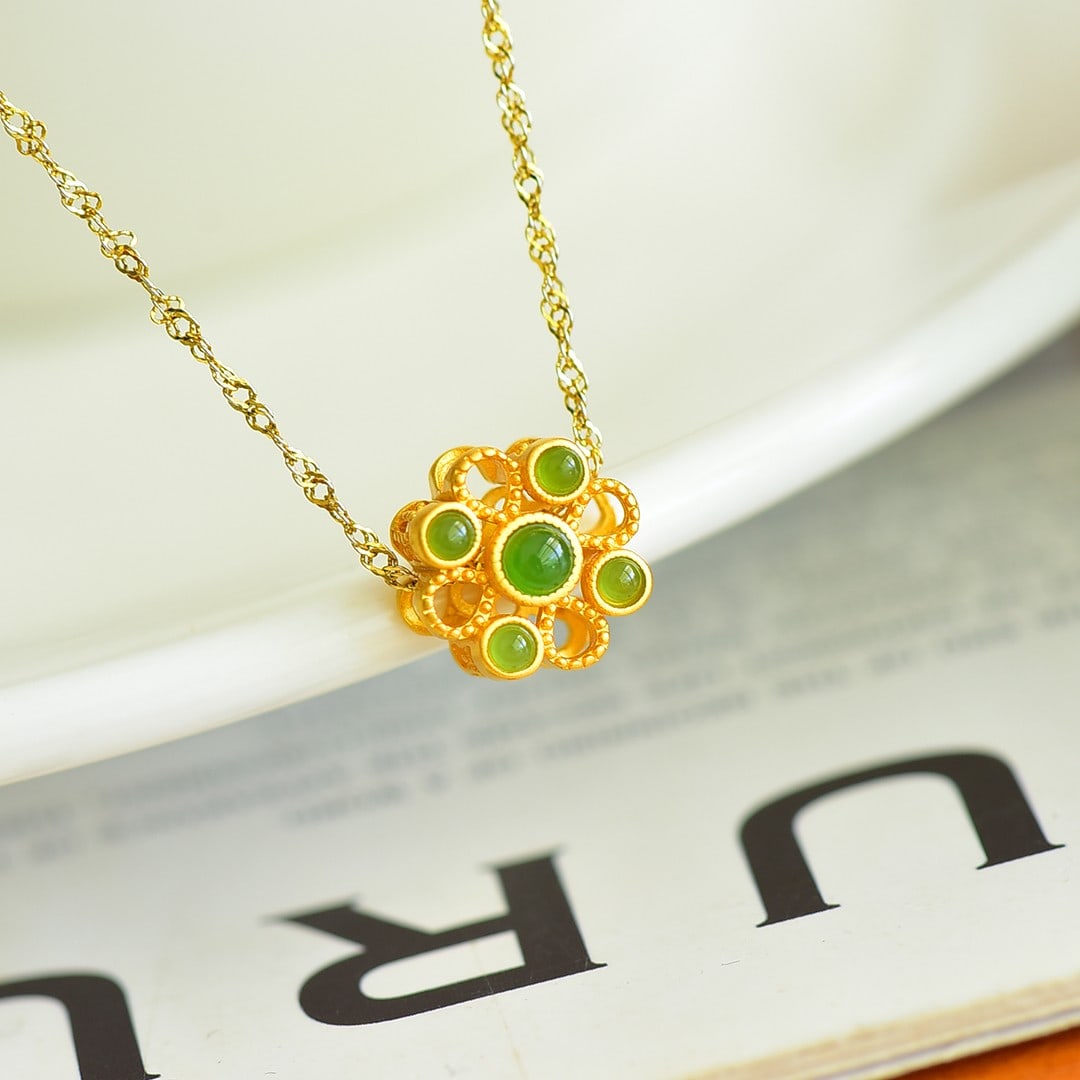 An Exquisite Sterling Silver-Gold Plated Inlaid Jasper Pendant: An Exquisite Sterling Silver-Gold Plated Inlaid Jasper Pendant,Size:0.1inx0.1in 纯银镀金镶碧玉项链