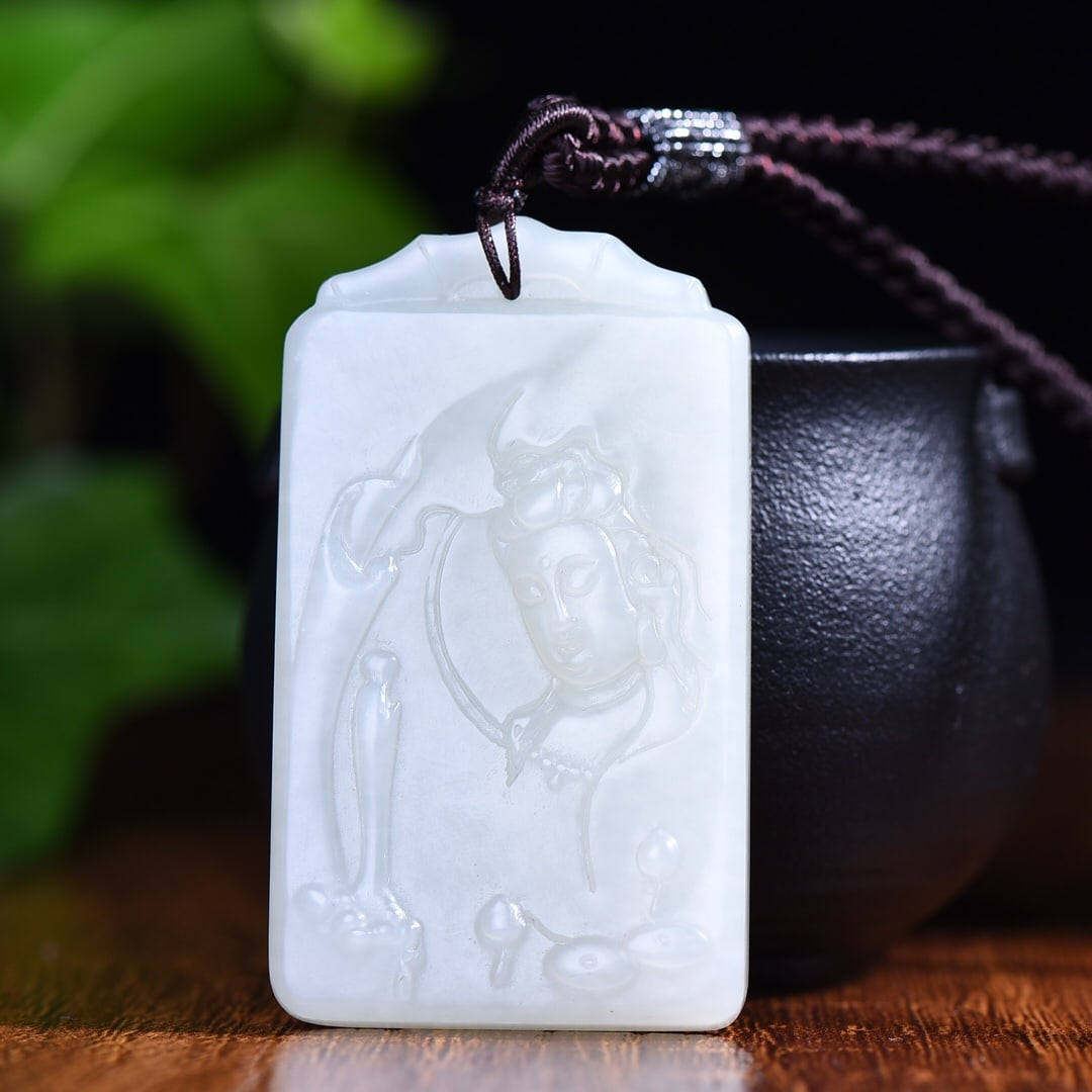 An Exquisite White Jade Avalokitesvara Pattern Pendant: An Exquisite White Jade Avalokitesvara Pattern Pendant,Size:1.4inx2.4in (寓意)寓意吉祥 虔诚的心❤一心问道 
