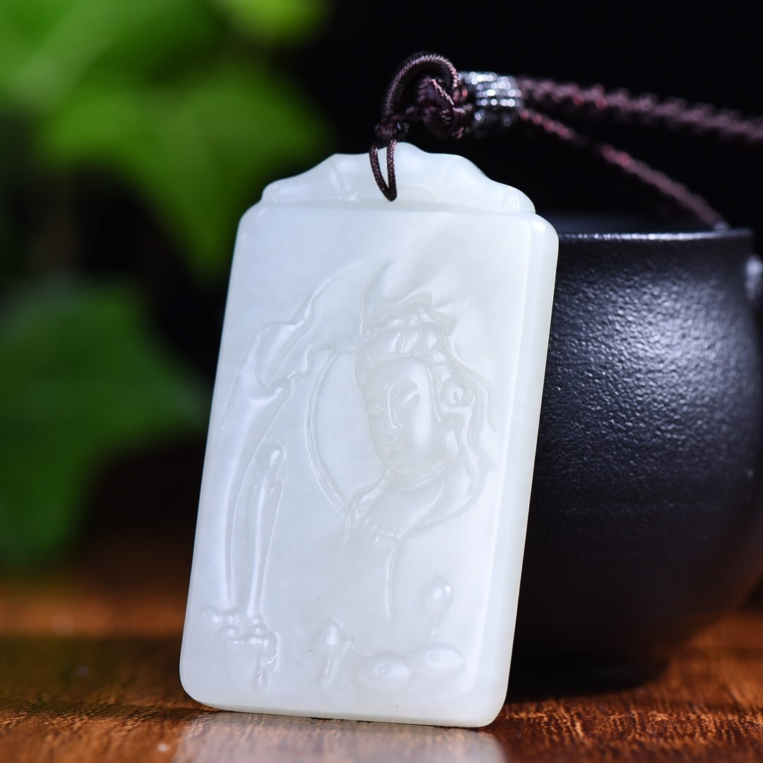 An Exquisite White Jade Avalokitesvara Pattern Pendant - 2