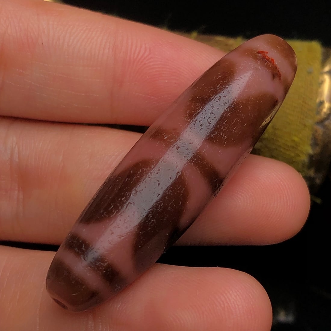 An Exquisite Dzi Bead Pendant: An Exquisite Dzi Bead Pendant,Size:1.9inx0.5in,Weight:11.5g 天珠挂件