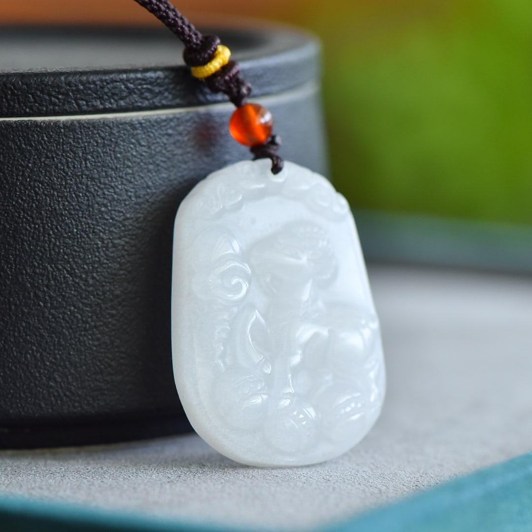An Exquisite White Jade Sheep Pattern Pendant - 3