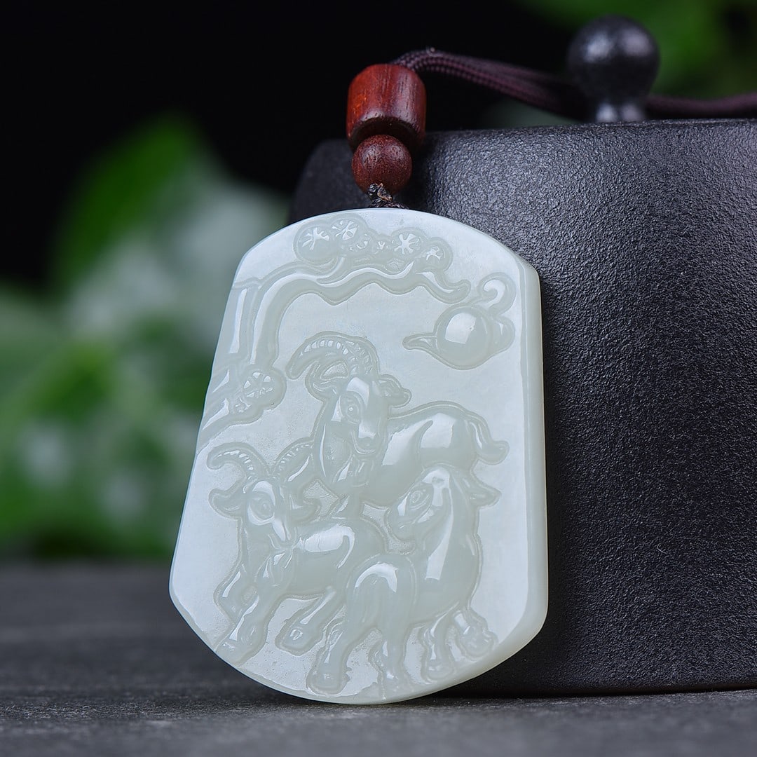 An Exquisite White Jade Sheep Pattern Pendant - 2