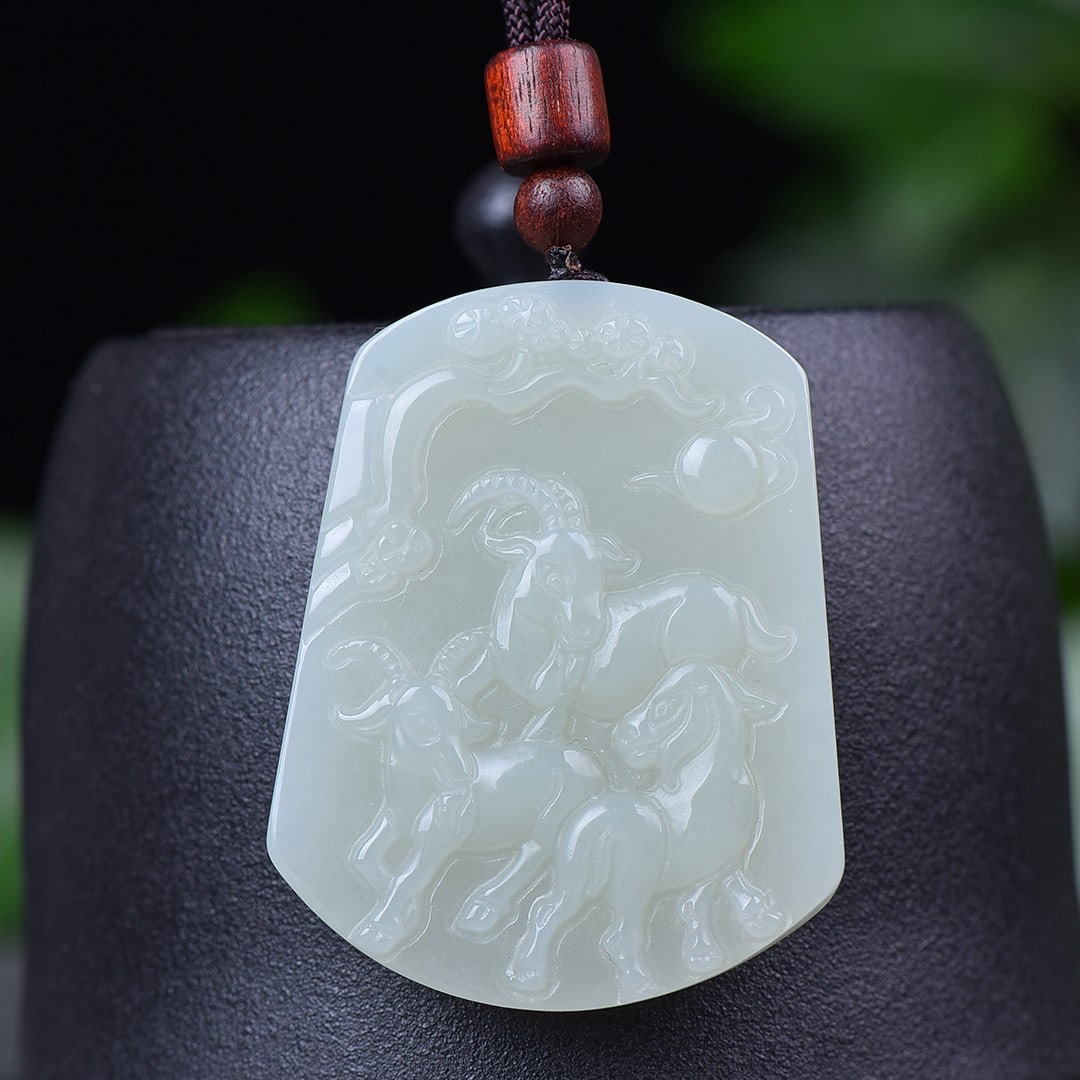 An Exquisite White Jade Sheep Pattern Pendant - 3