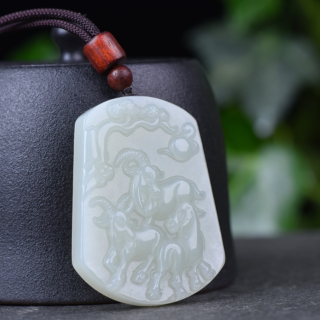 An Exquisite White Jade Sheep Pattern Pendant - 4