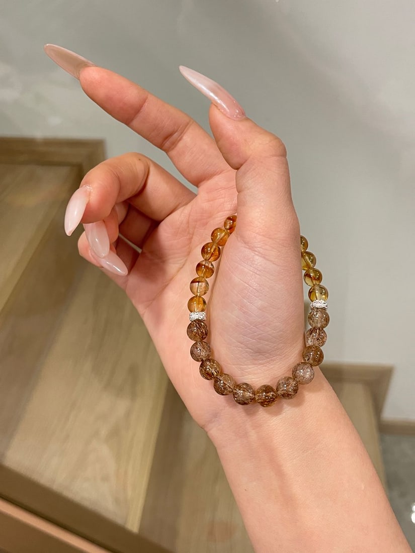 An Exquisite Crystal Bracelet - 10