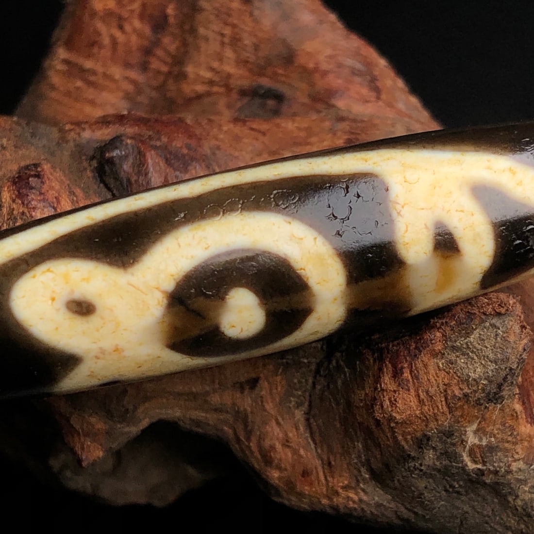 An Exquisite Dzi Bead Pendant - 8