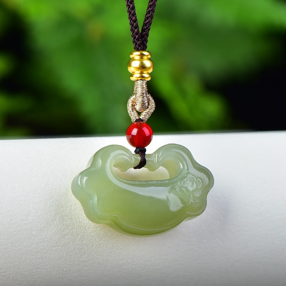 An Exquisite Greenish Jade Pendant: An Exquisite Greenish Jade Pendant,Size:0.8inx1.3in 青玉挂件