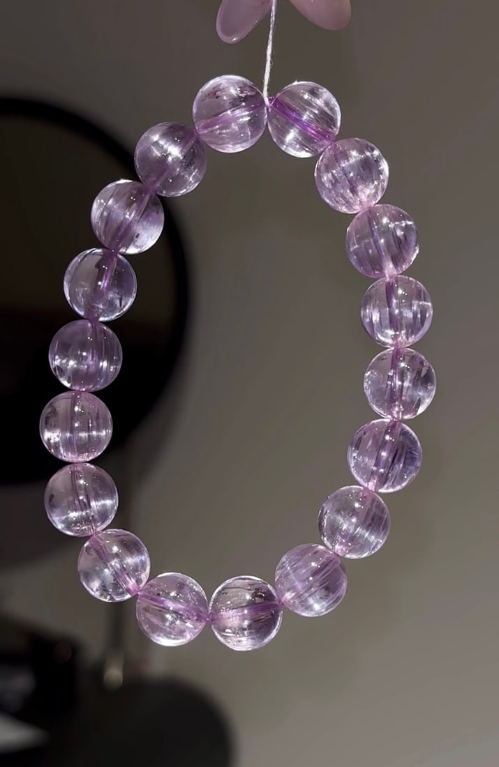 An Exquisite Crystal Bracelet: An Exquisite Crystal Bracelet,Size:0.5in,Weight:46g 水晶手串