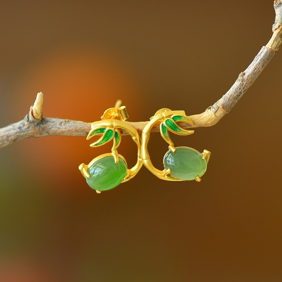 A Pair of Exquisite Sterling Silver-Gold Plated Inlaid Jasper Earrings: A Pair of Exquisite Sterling Silver-Gold Plated Inlaid Jasper Earrings,Size:0.2inx0.3in 一对纯银镀金镶碧玉耳环
