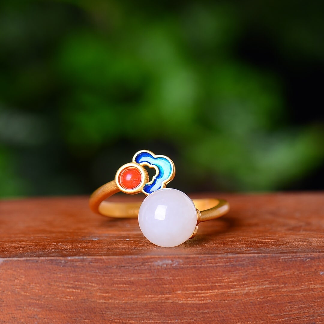A Set of Fine Sterling Silver-Gold Plated Inlaid White Jade Jewelrys: A Set of Fine Sterling Silver-Gold Plated Inlaid White Jade Jewelrys,Size:0.3inx0.3in 一套纯银镀金镶白玉首饰
