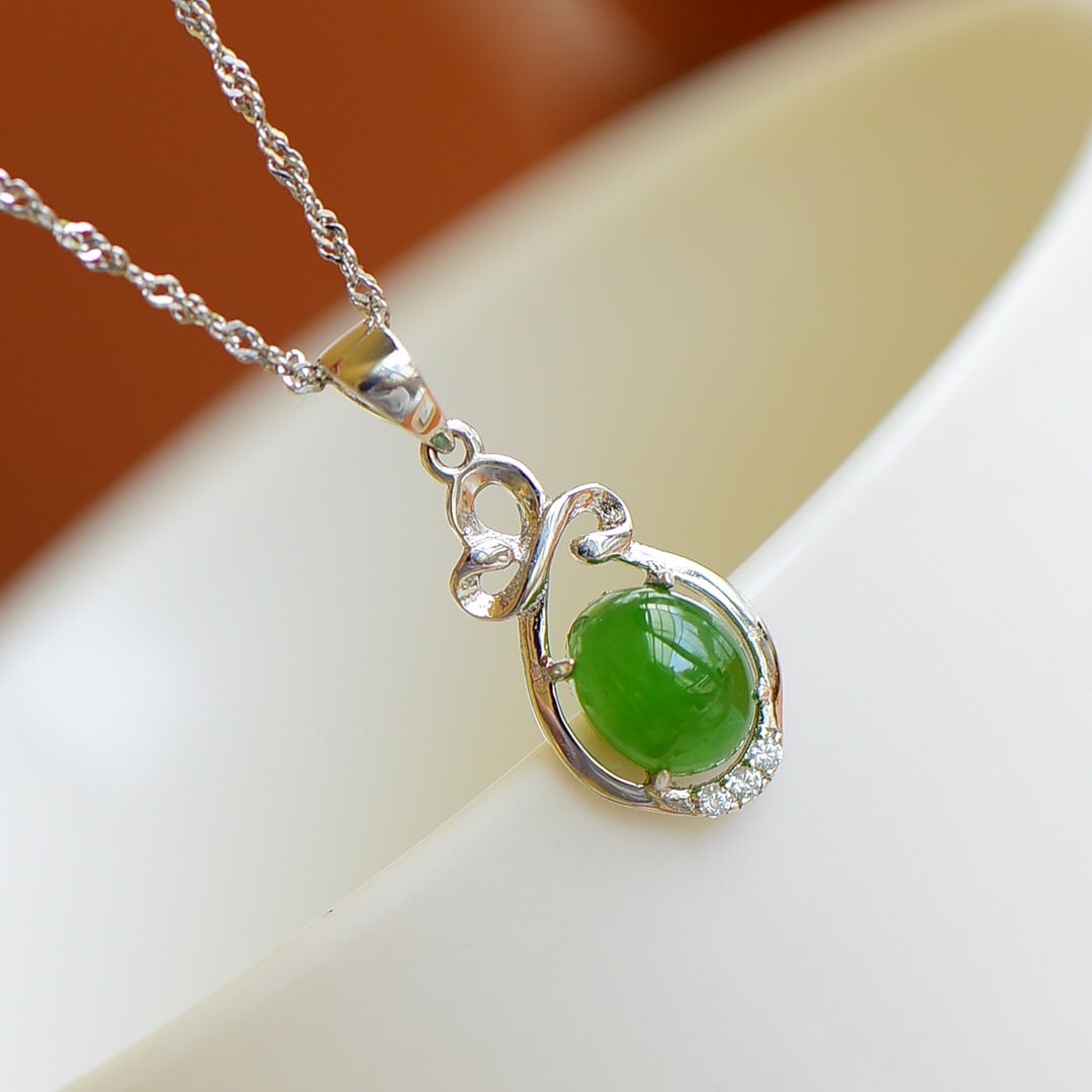 An Exquisite Sterling Silver-Gold Plated Inlaid Jasper Pendant,Inlaid Diamond: An Exquisite Sterling Silver-Gold Plated Inlaid Jasper Pendant,Inlaid Diamond,Size:0.2inx0.3in 纯银镀金镶碧玉项链,嵌钻石