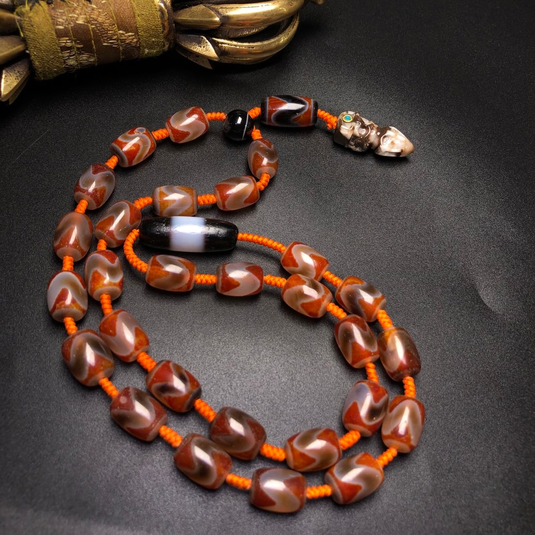 A Precious Dzi Bead Necklace - 4
