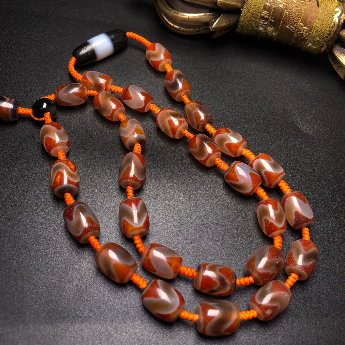 A Precious Dzi Bead Necklace - 5