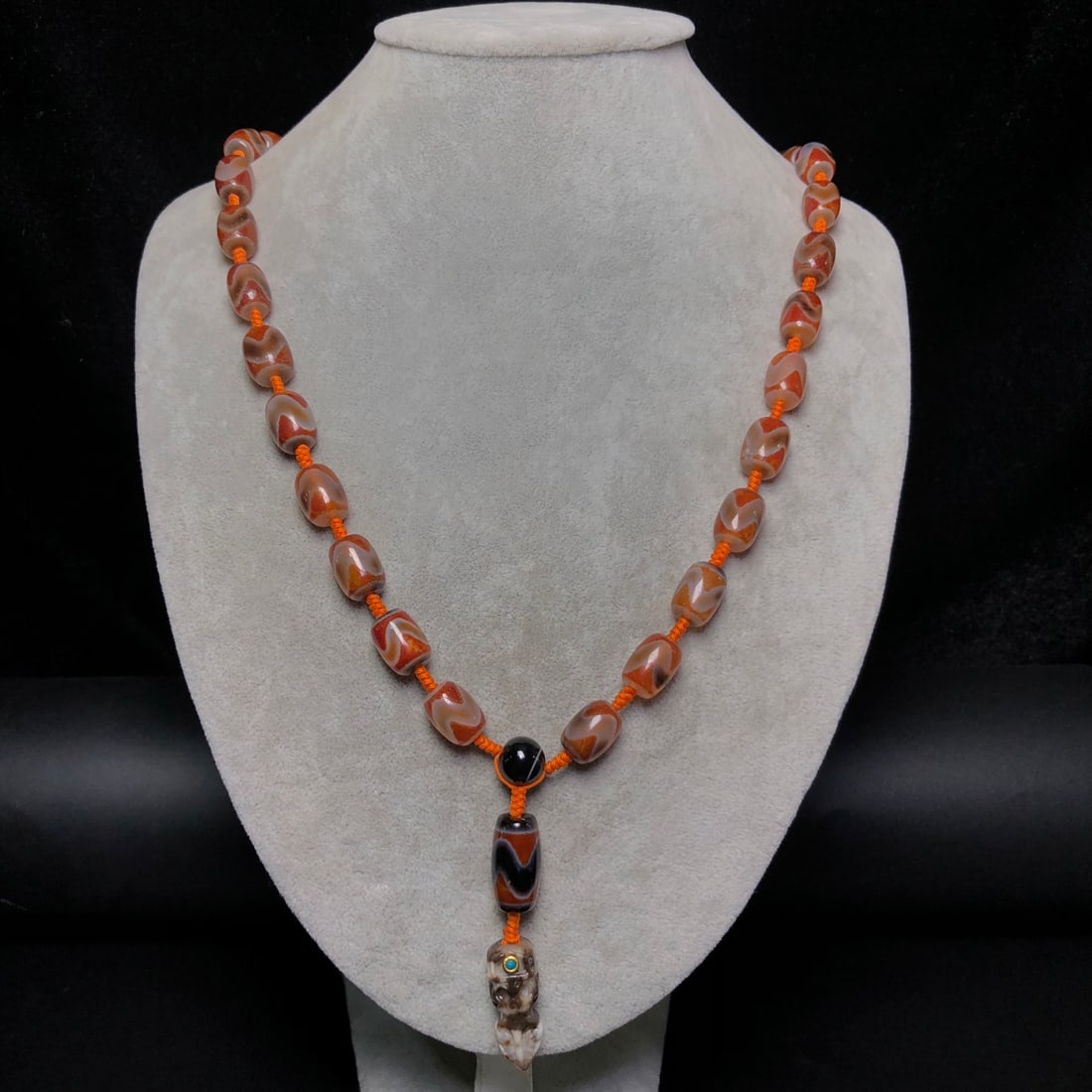 A Precious Dzi Bead Necklace - 9