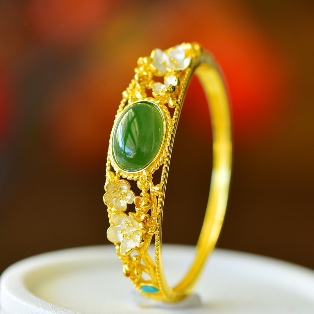 An Exquisite Sterling Silver-Gold Plated Inlaid Jasper Enamel Bracelet: An Exquisite Sterling Silver-Gold Plated Inlaid Jasper Enamel Bracelet,Size:0.5inx0.7in 纯银镀金镶碧玉珐琅手镯