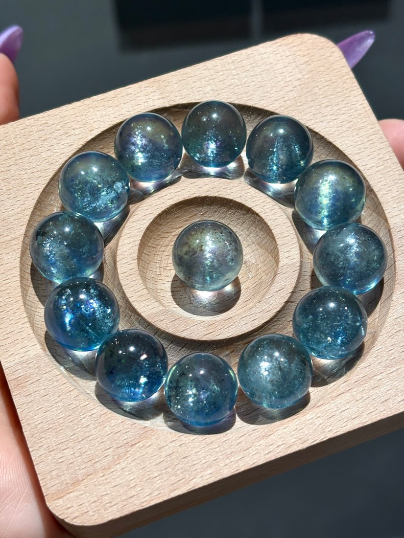An Exquisite Aquamarine Bracelet: An Exquisite Aquamarine Bracelet,Size:0.6in,Weight:62.5g 海蓝宝手串