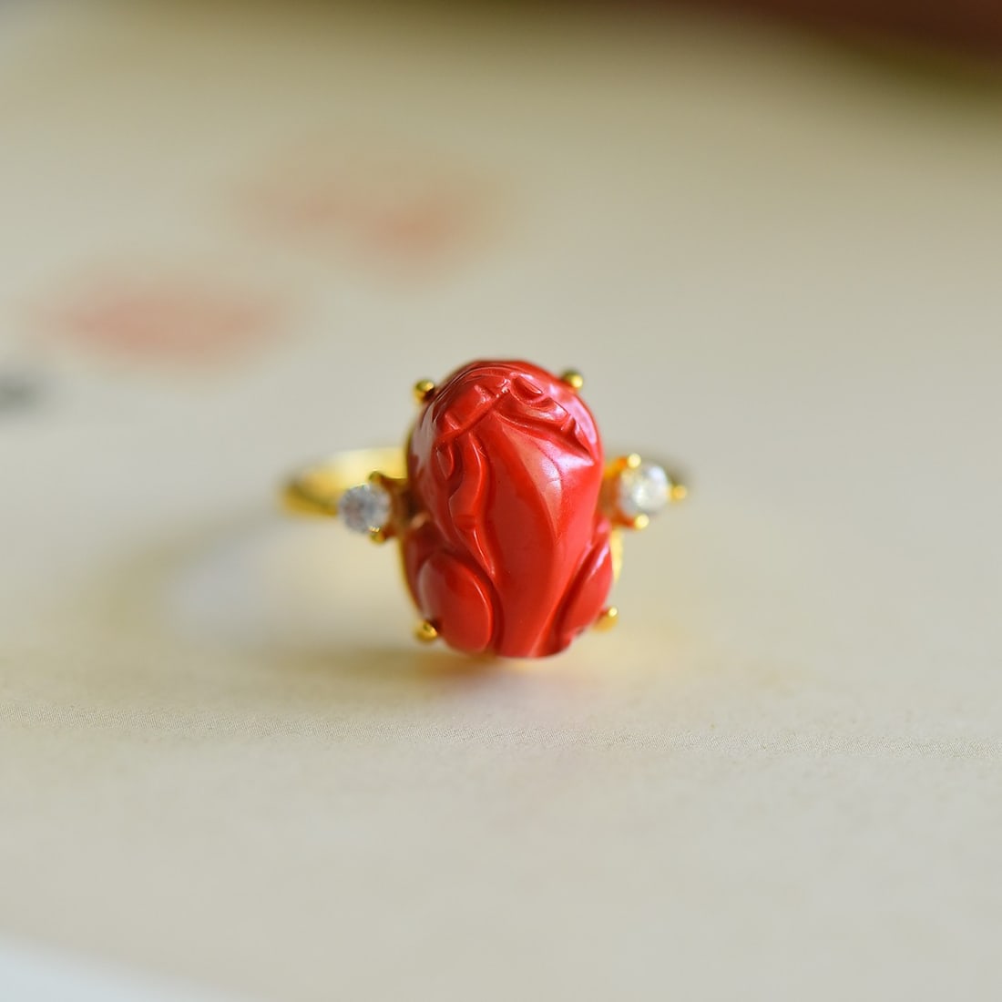 An Exquisite Sterling Silver-Gold Plated Inlaid Cinnabar Ring: An Exquisite Sterling Silver-Gold Plated Inlaid Cinnabar Ring,Size:0.4inx0.6in 寓意:招财进宝,只进不出