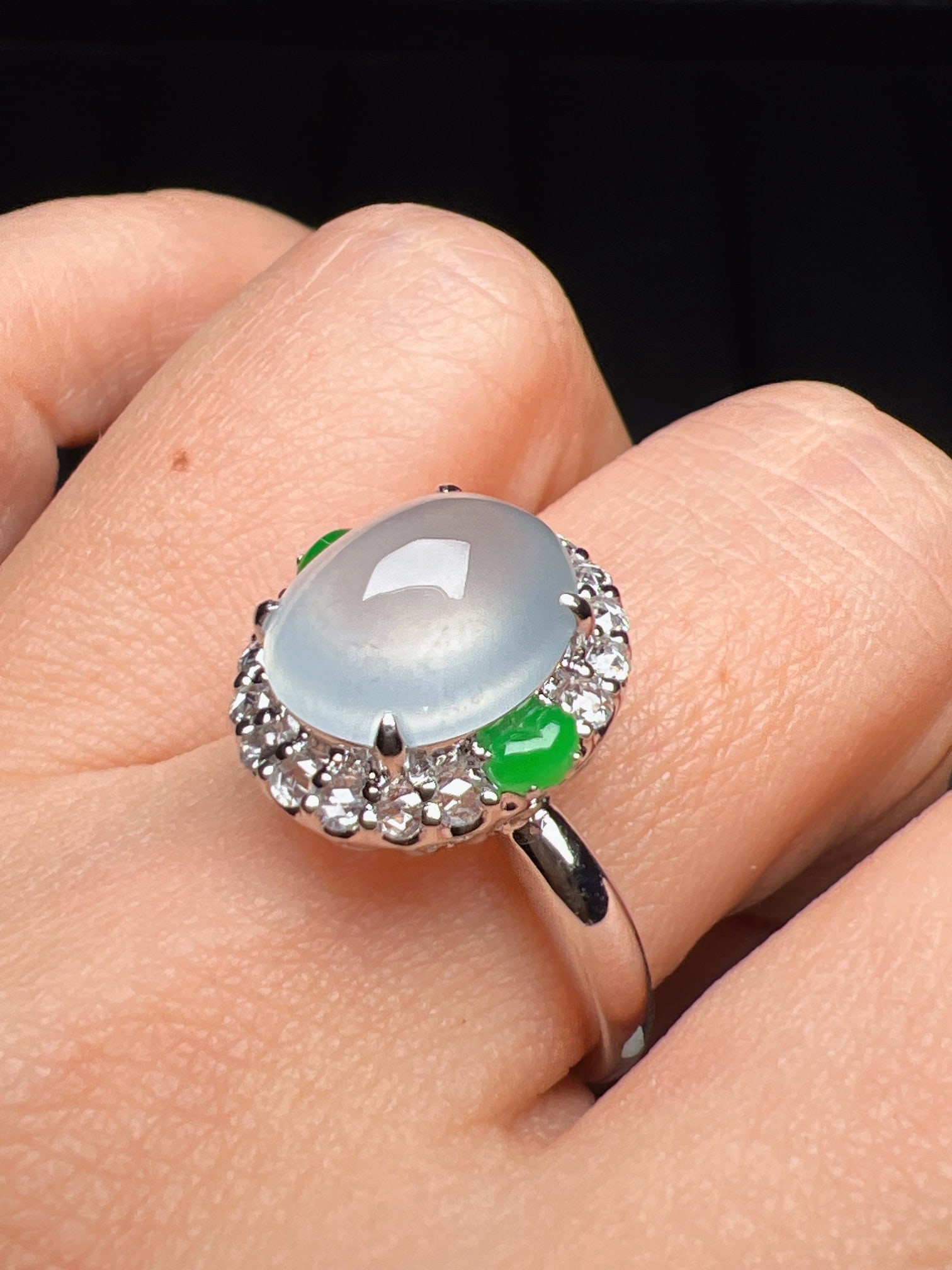 An Exquisite 18k Gold Diamond Inlaid Jadeite Ring: An Exquisite 18k Gold Diamond Inlaid Jadeite Ring,Size(Loose Stone):0.4inx0.4inx0.3in #15 18k金钻镶嵌翡翠戒指