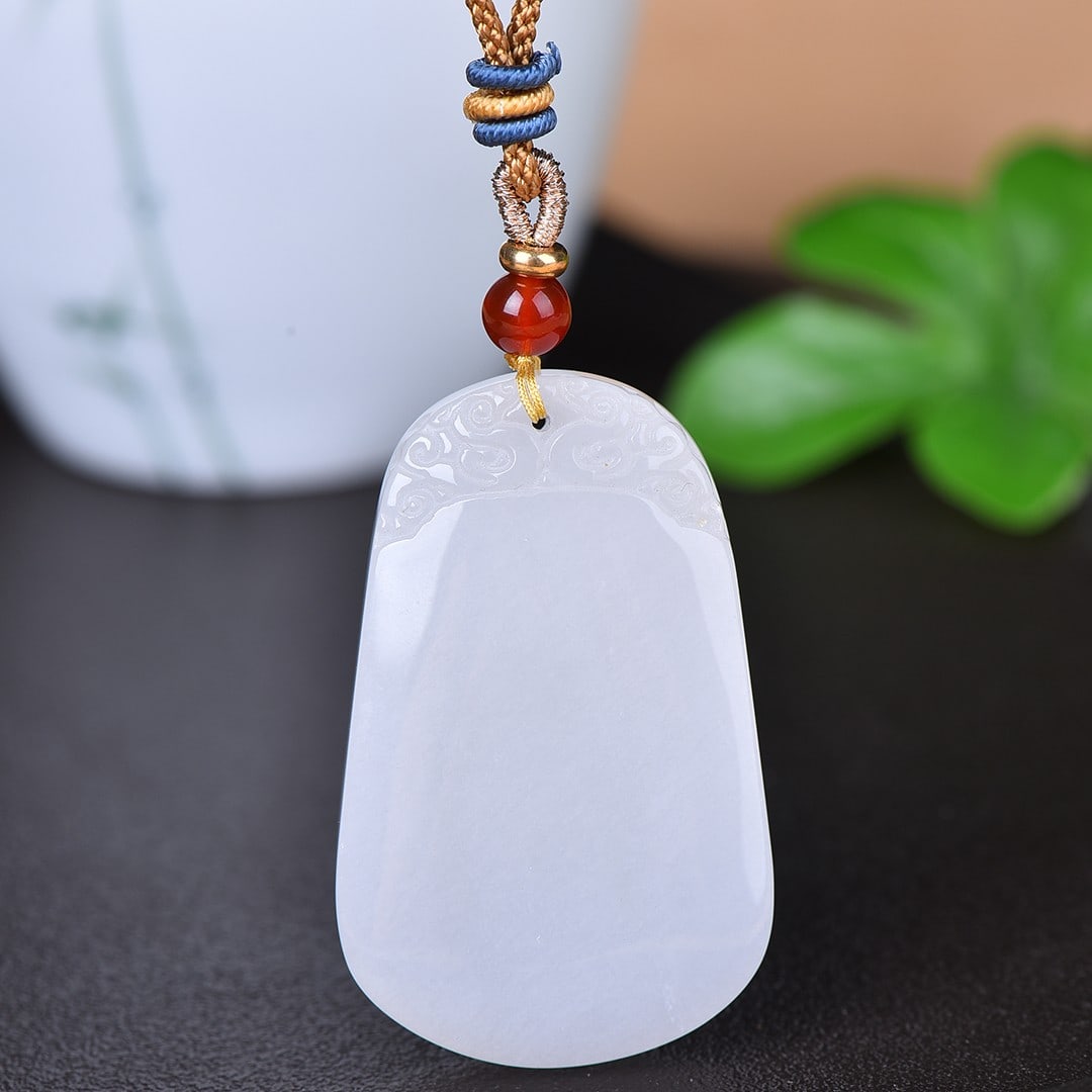 An Exquisite White Jade Pendant: An Exquisite White Jade Pendant,Size:1.9inx1.2in 寓意:平安无事 白玉吊坠