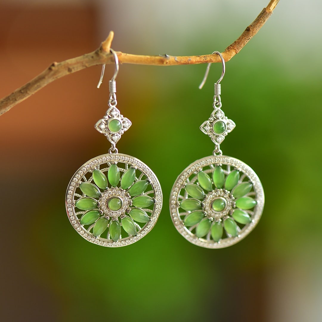 A Pair of Exquisite Sterling Silver Inlaid Jasper Earrings,Inlaid Diamond: A Pair of Exquisite Sterling Silver Inlaid Jasper Earrings,Inlaid Diamond 一对纯银镶碧玉耳环,嵌钻石