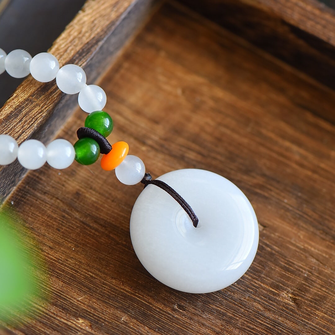 An Exquisite White Jade Pendant - 3