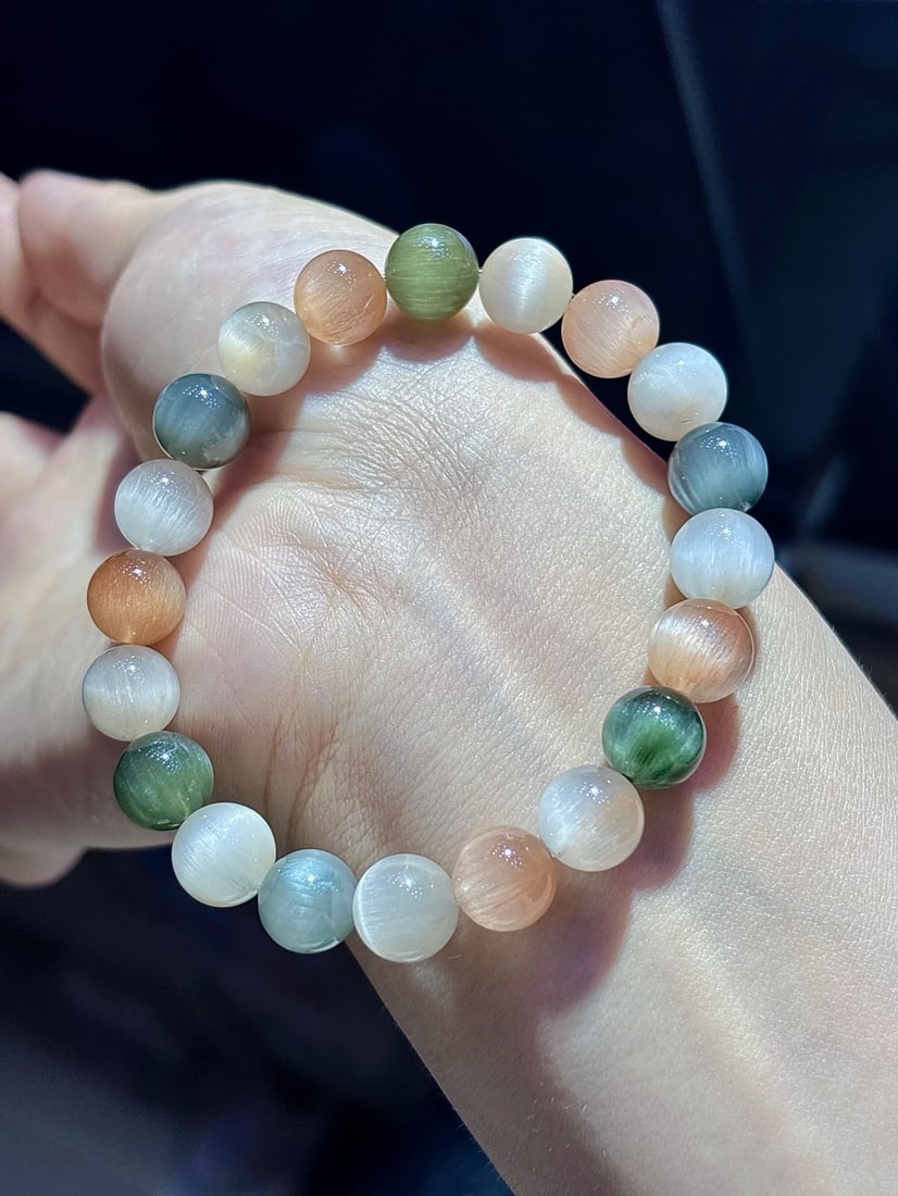An Exquisite Crystal Bracelet: An Exquisite Crystal Bracelet,Size:0.4in,Weight:24.8g 水晶手串