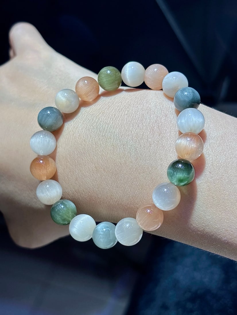 An Exquisite Crystal Bracelet - 2