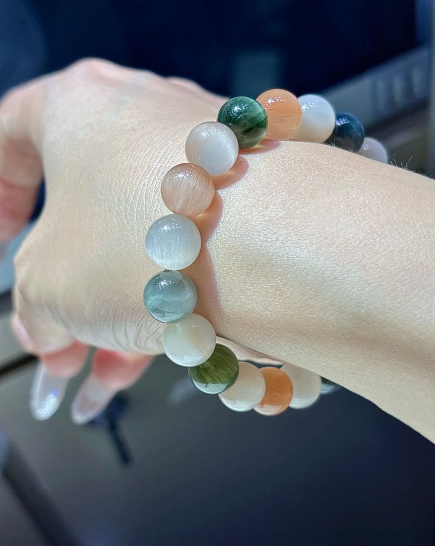 An Exquisite Crystal Bracelet - 3
