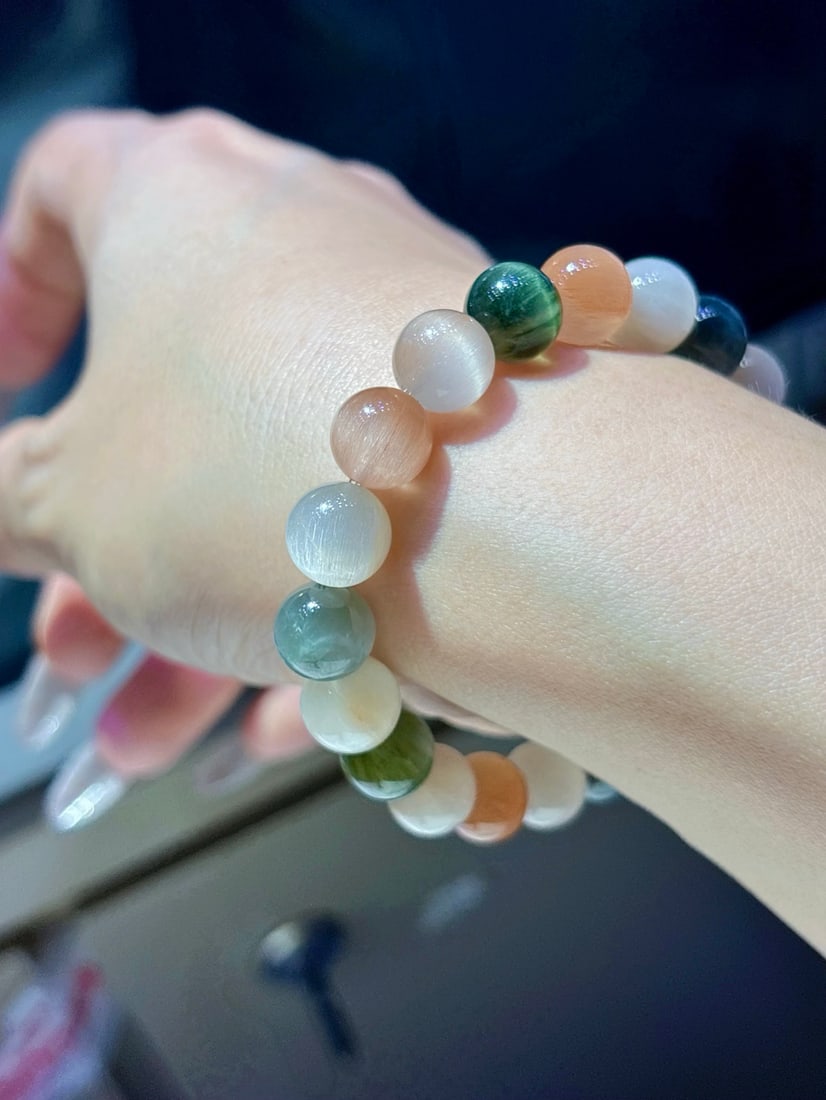 An Exquisite Crystal Bracelet - 4