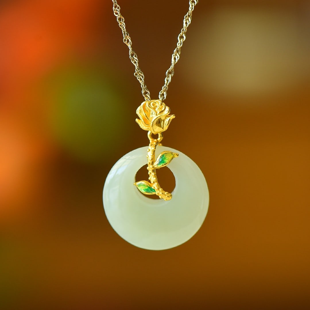 An Exquisite Sterling Silver-Gold Plated Inlaid White Jade Pendant: An Exquisite Sterling Silver-Gold Plated Inlaid White Jade Pendant,Size:0.8inx0.8in 纯银镀金镶白玉吊坠