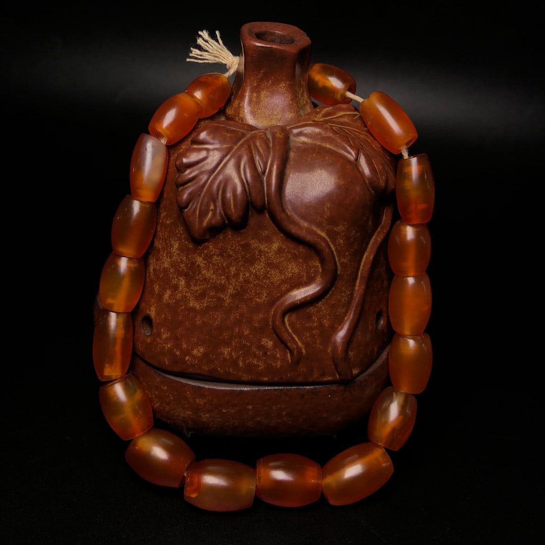 A Precious Agate Bracelets: A Precious Agate Bracelets,Size:0.8inx0.5in 玛瑙手串
