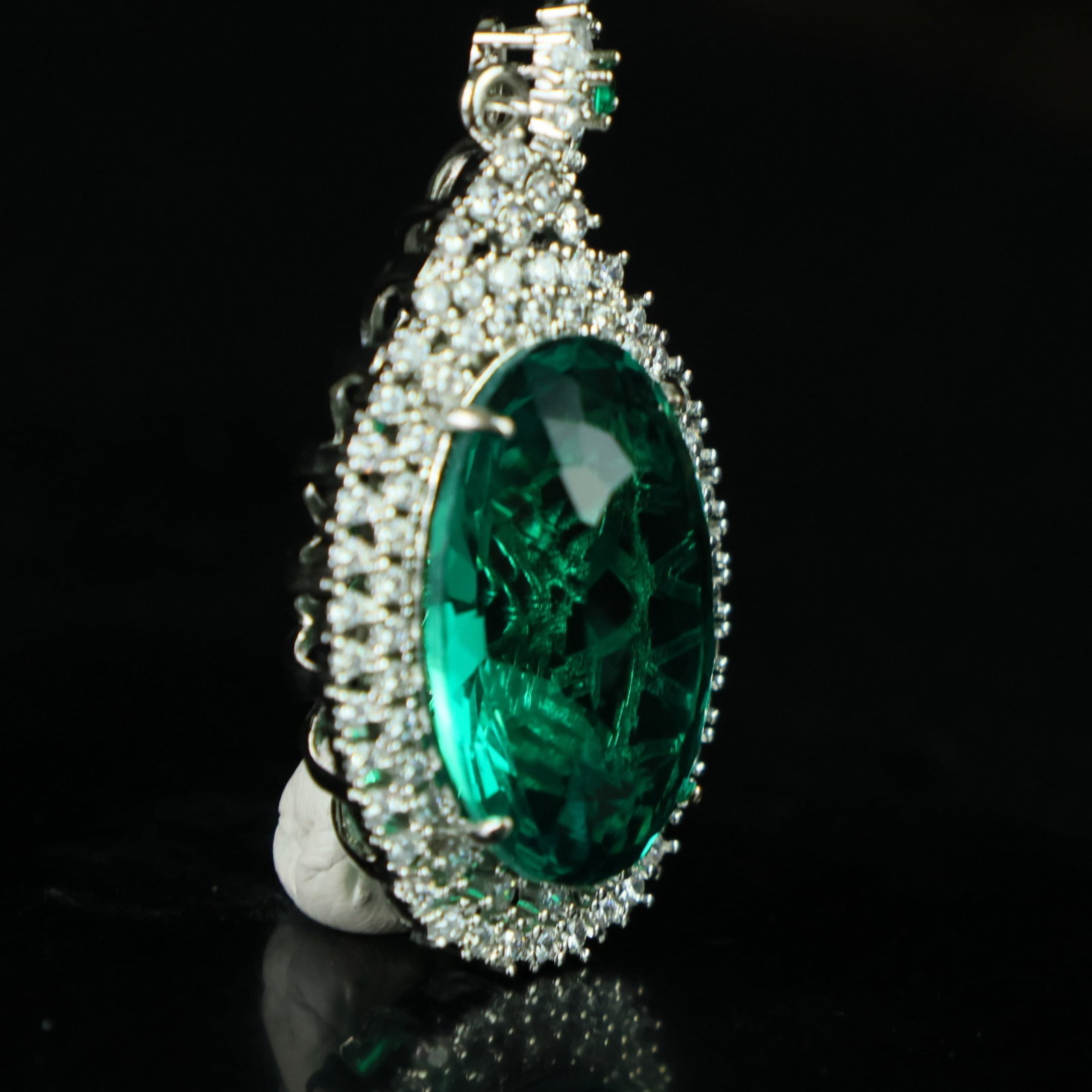 An Exquisite Pendant - 3