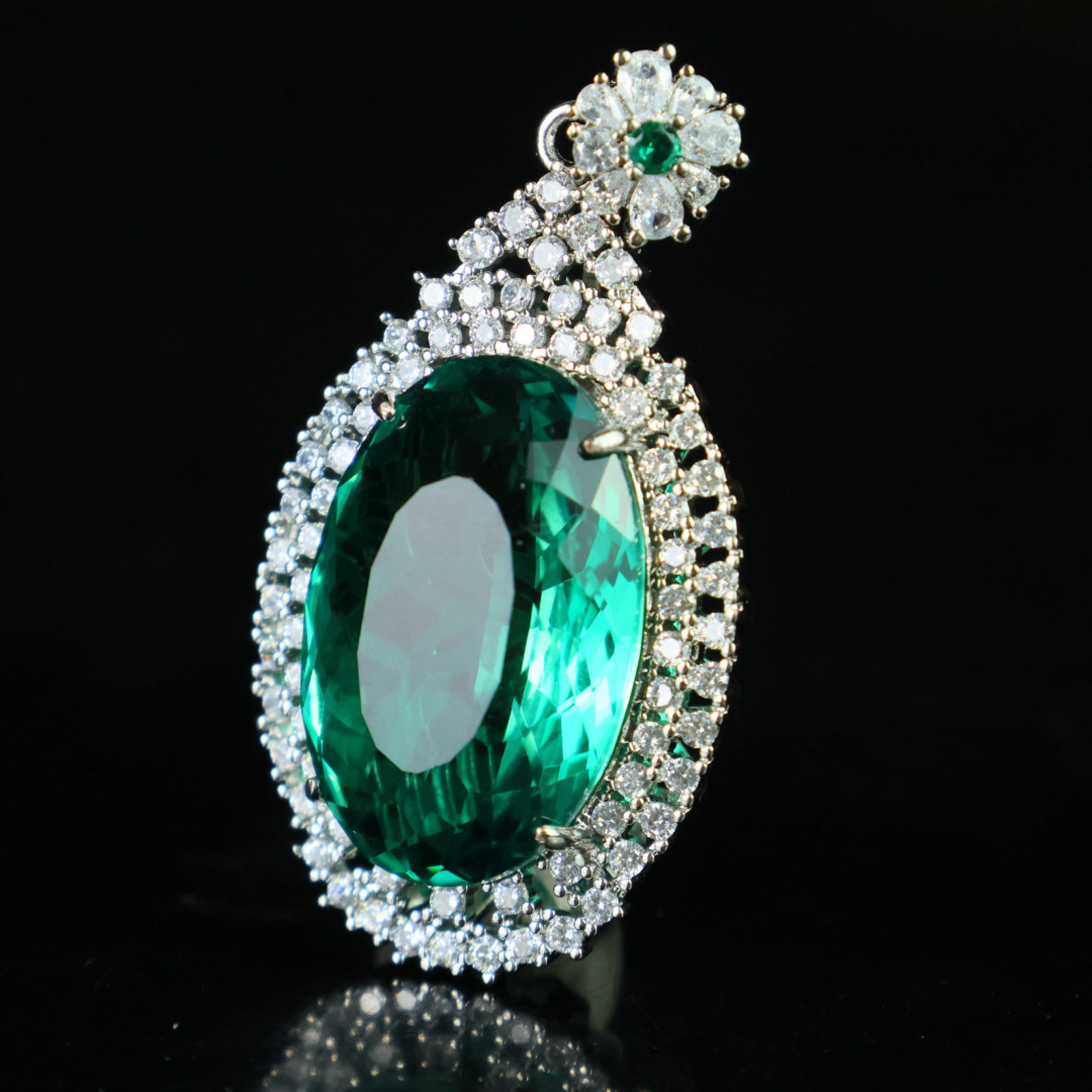 An Exquisite Pendant - 4
