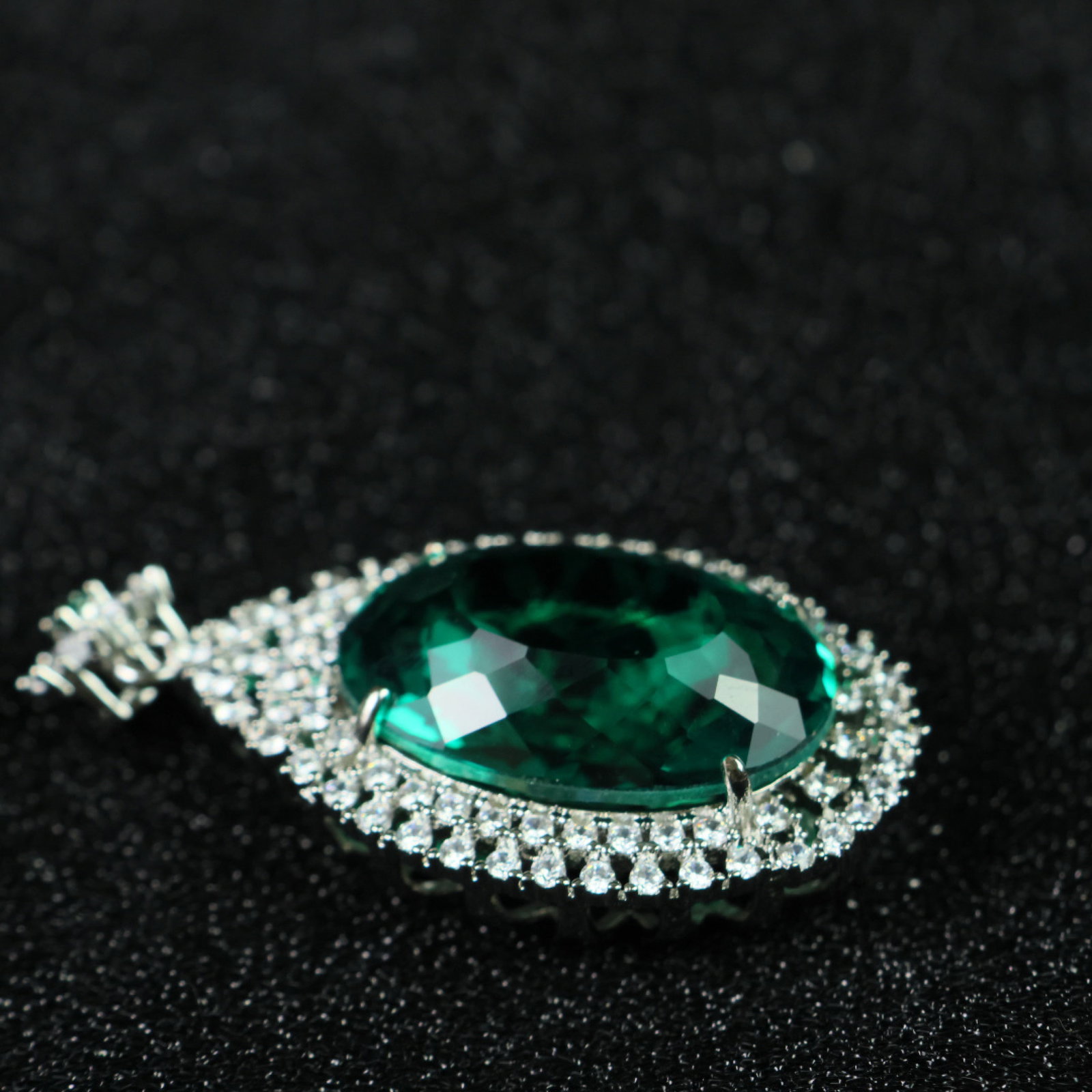 An Exquisite Pendant - 7