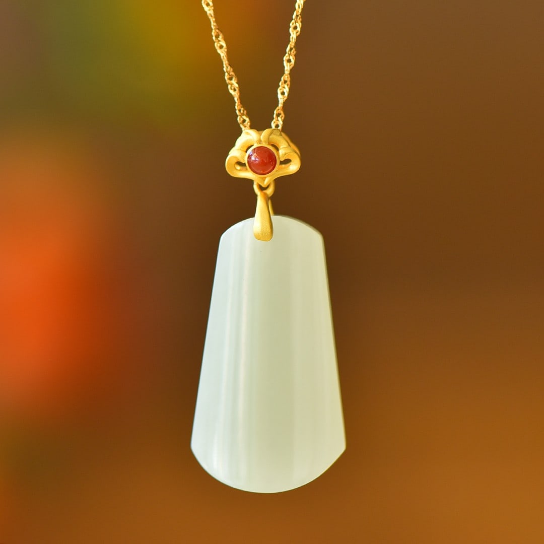 An Exquisite Sterling Silver Inlaid White Jade Necklace: An Exquisite Sterling Silver Inlaid White Jade Necklace,Size:0.7inx1.3in 纯银镶白玉项链