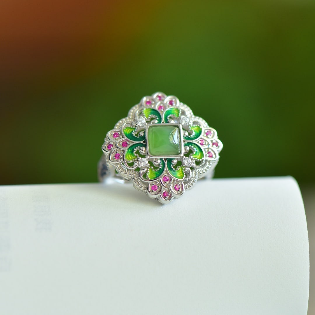 An Exquisite Sterling Silver Inlaid Jasper Ring,Inlaid Diamond: An Exquisite Sterling Silver Inlaid Jasper Ring,Inlaid Diamond 纯银镶碧玉戒指,嵌钻石