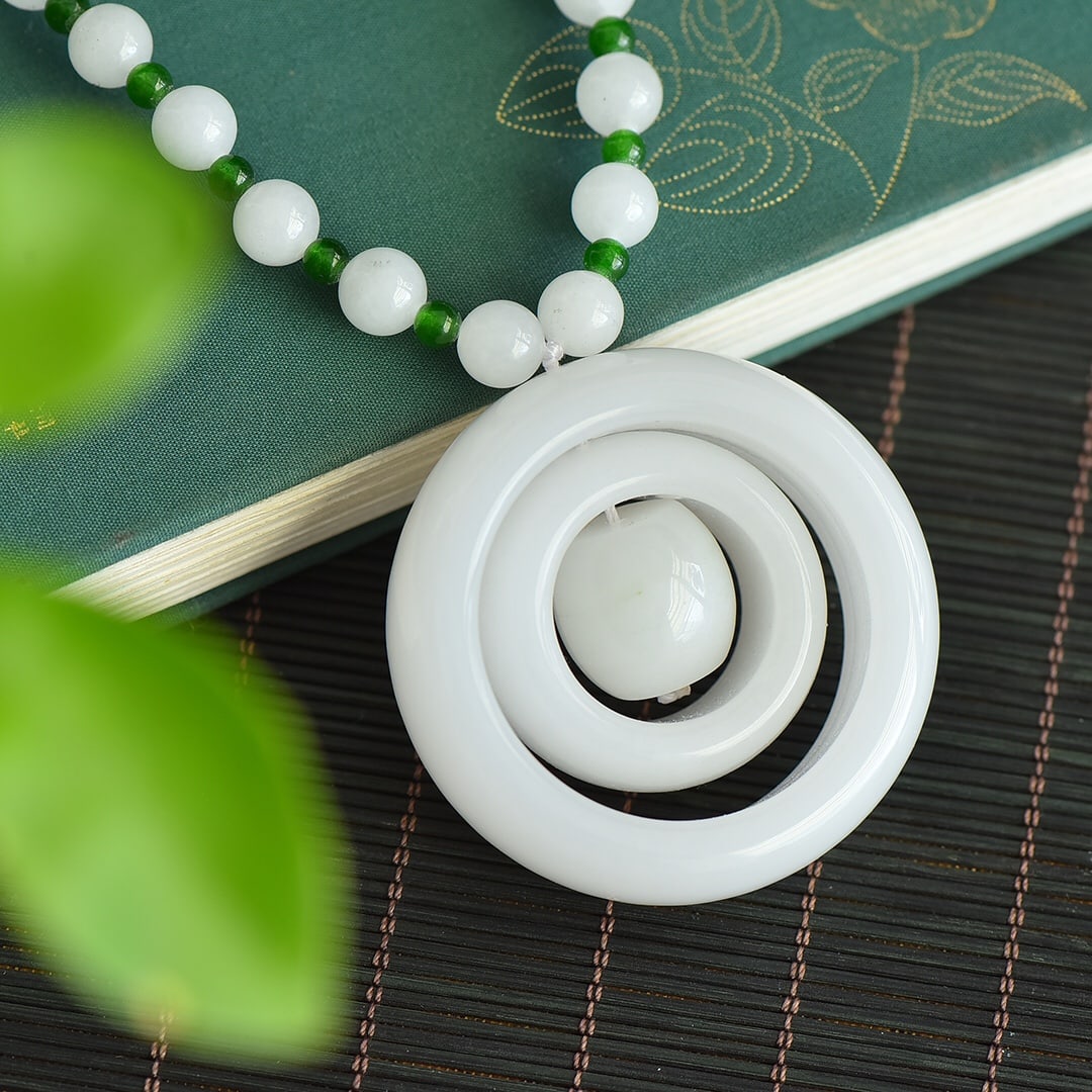 An Exquisite White Jade Pendant - 3