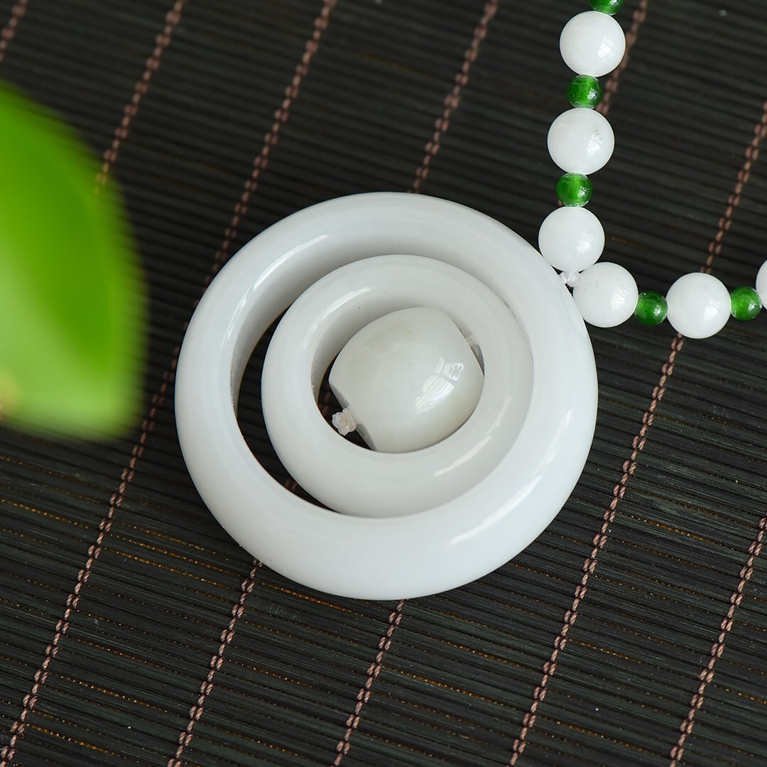 An Exquisite White Jade Pendant - 4